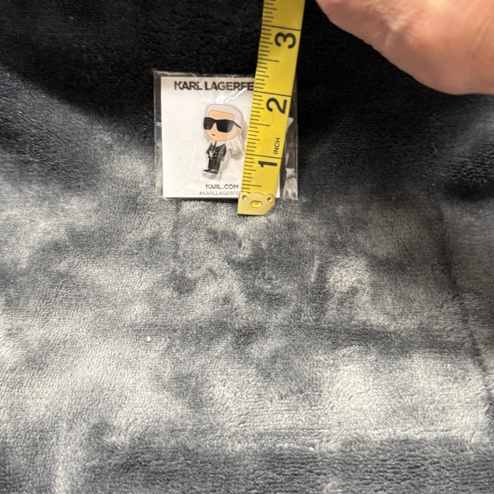 NWT Karl Lagerfeld Ikonik character pin - Picture 2 of 3